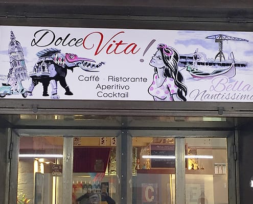 Adhésif création d'agence sur le thème de l'Italie - Restaurant italien la Dolce Vita Place Graslin à Nantes (44)